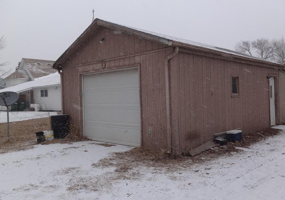 2nd image of 308 Main St