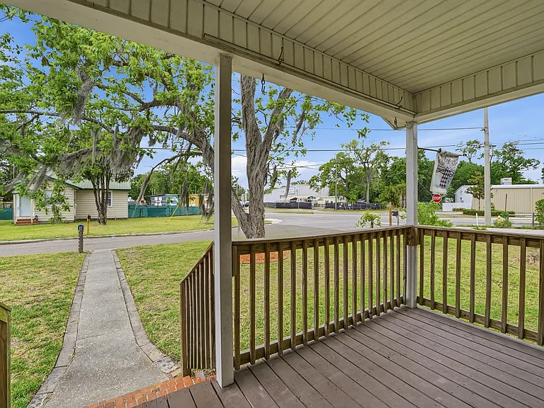 509 Murray Dr — Photo 7