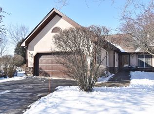 30331 Pebble Beach Cir, Genoa, IL 60135