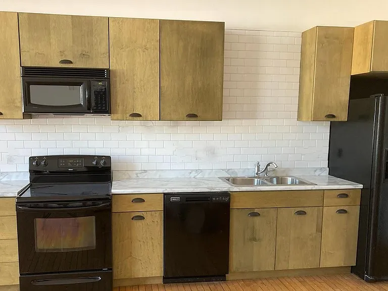 Helix Realty- The Original SOHO LOFTS — Photo 28