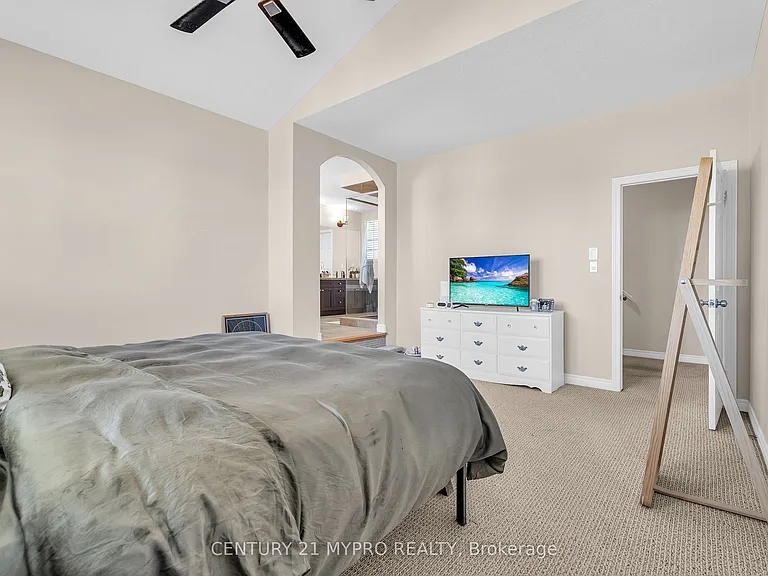 1130 Baird St — Photo 16