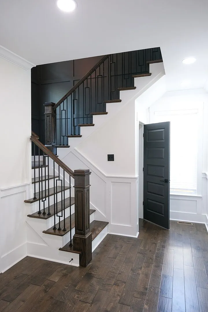 5 Bedroom/4 Bath house in Prime Location! — Photo 3