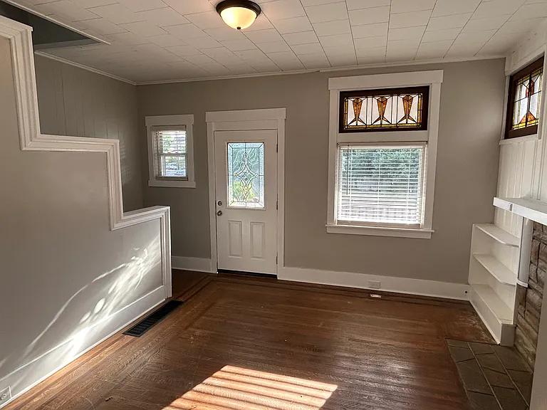 1749 Hopkins Ave — Photo 5