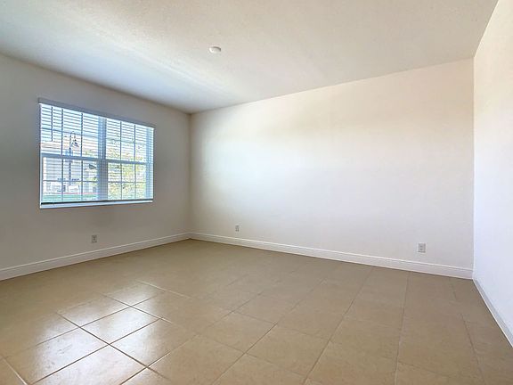 4th image of 5047 Court