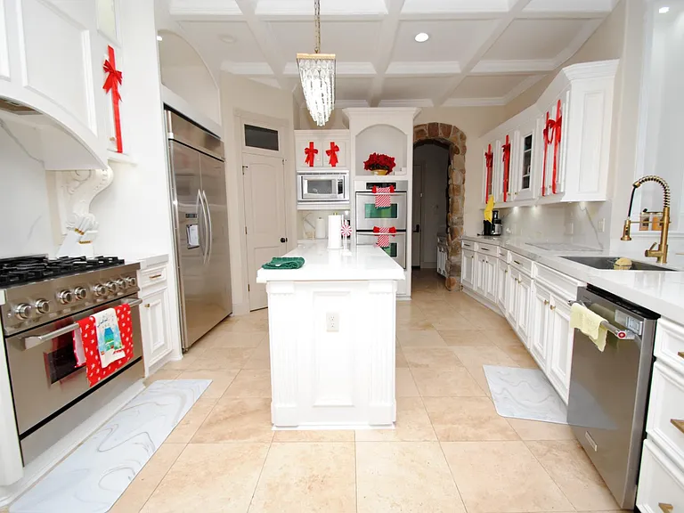 15823 Medina Lake Ln — Photo 18