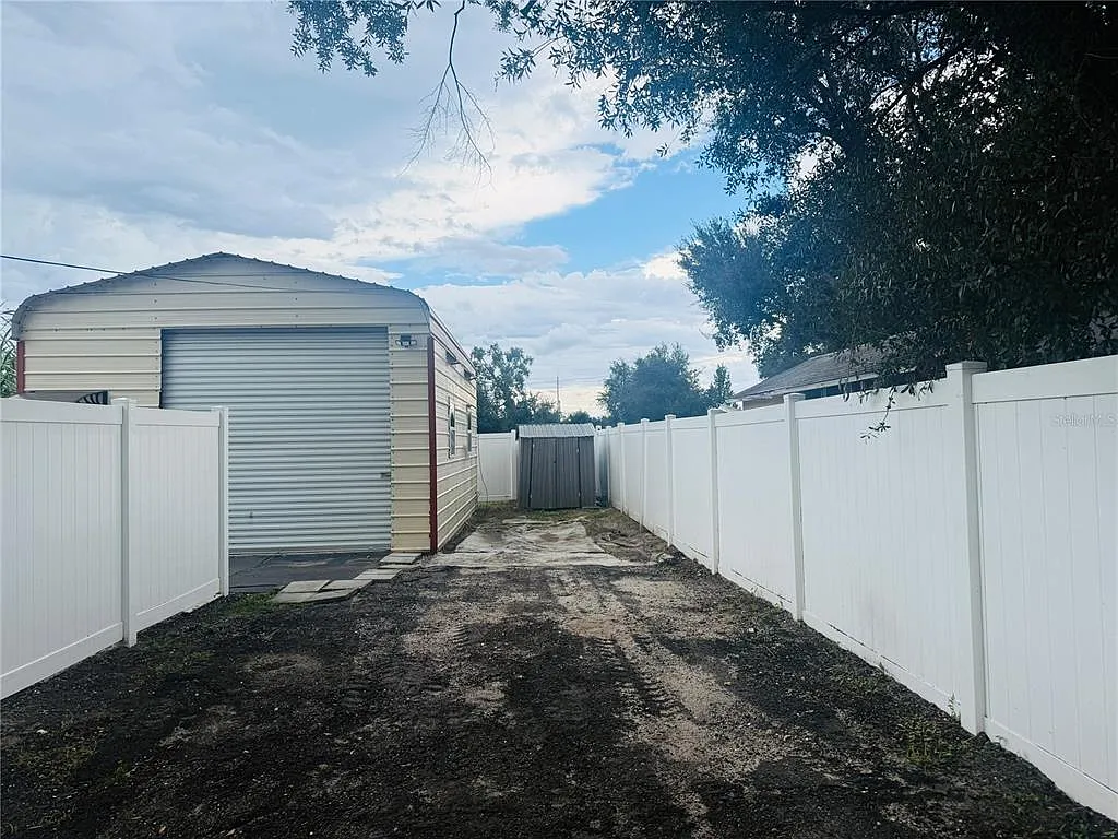 4115 W Comanche Ave — Photo 2