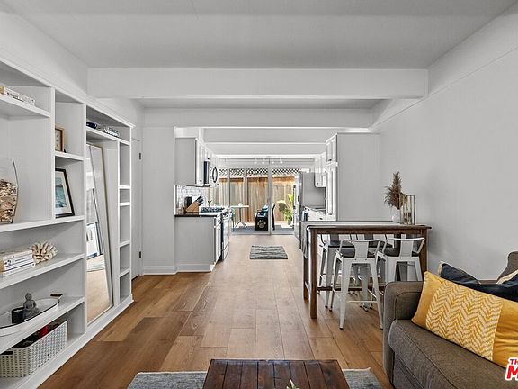 3rd image of 4040 Grand View Blvd Unit 18