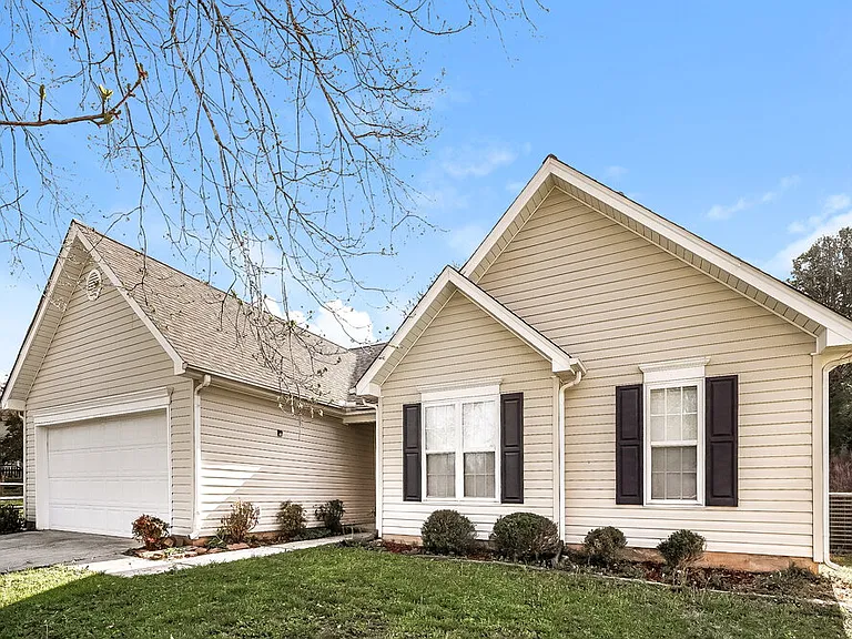 1039 Sandy Point Dr SW — Photo 3