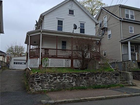 2nd image of 222 Grove St
