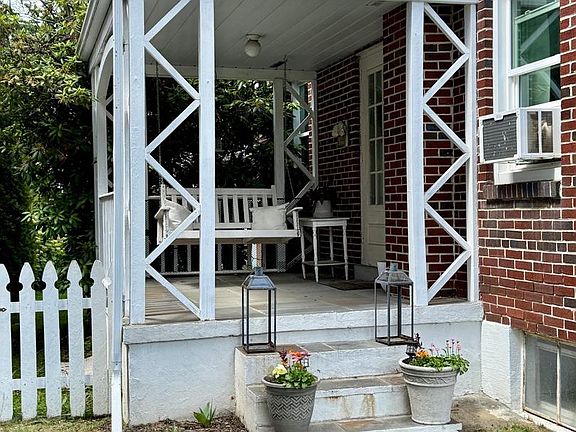 3rd image of 703 W 4th Ave