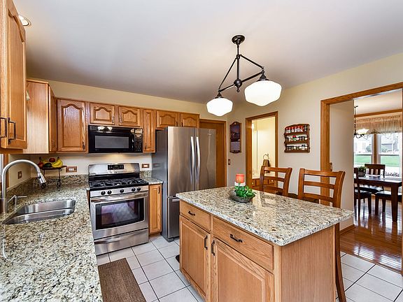4th image of 2348 Cheshire Dr