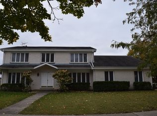 3725 Glenview Rd, Glenview, IL 60025