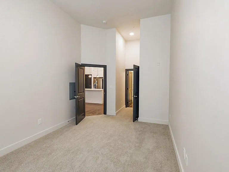 Town Park Lofts — Photo 9