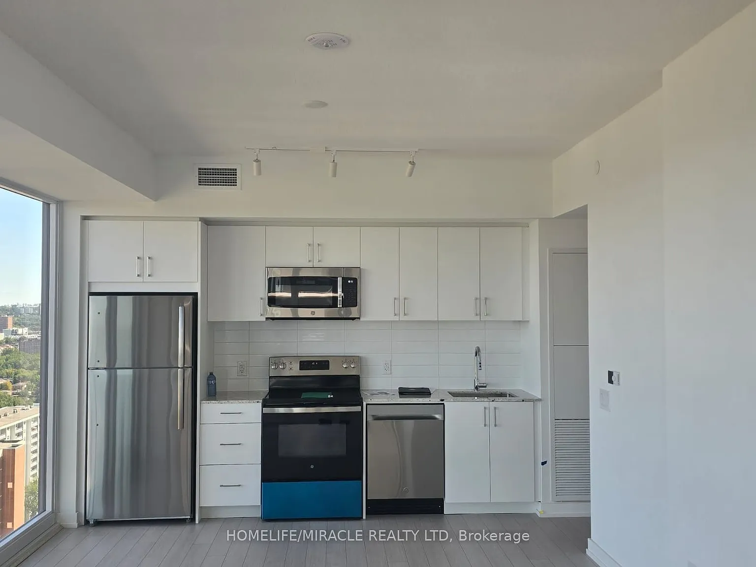 3 bed, $2,750 — Photo 2