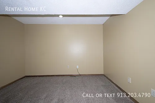 15715 Beverly St — Photo 29