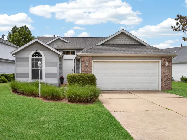 604 N Cygnet Lake Dr, Benton Harbor, MI 49022