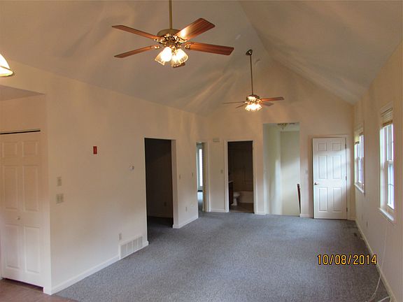 2nd image of 31 Hobart Ln