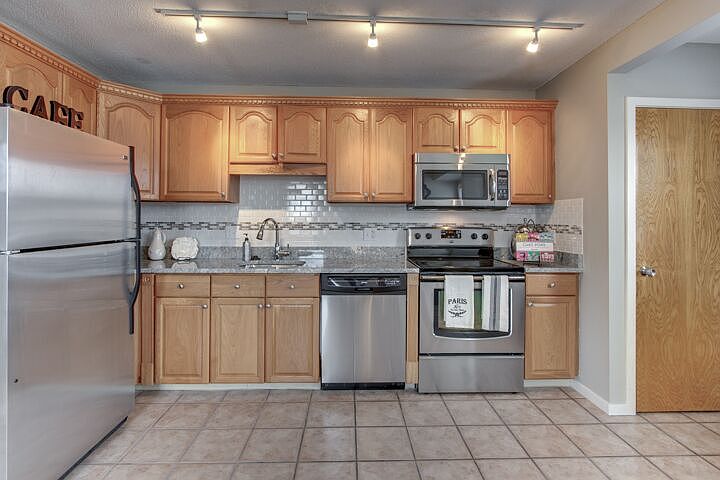 1st image of 54 Oakwood Ave