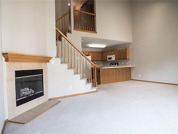 3rd image of 2556 NW Heritage Ave