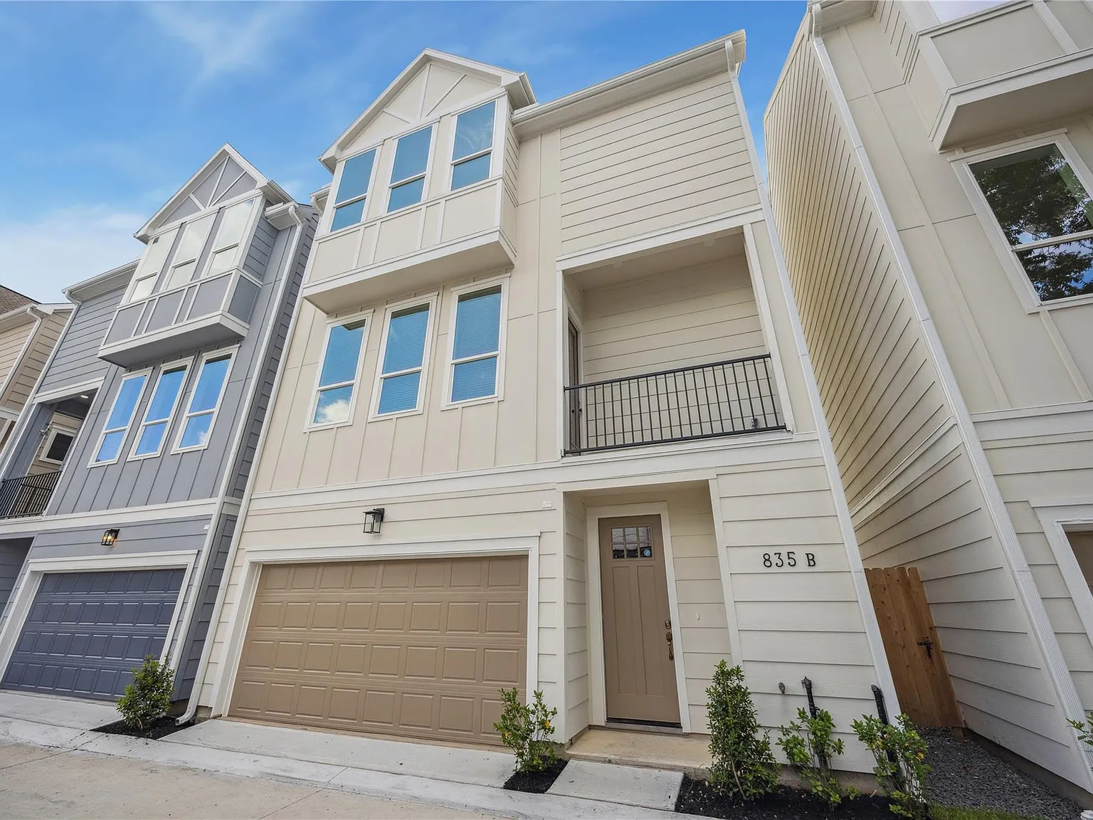 3 bed, 3.5 bath, 1807 sqft, $2,400 — Photo 3