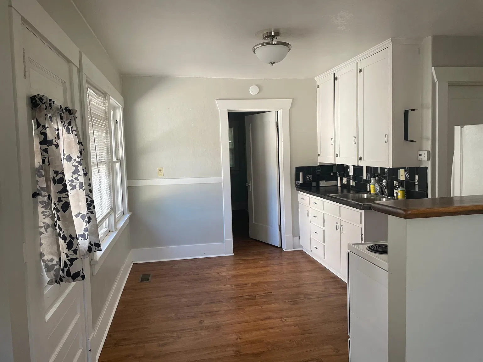 1 bed, 800 sqft, $1,050 — Photo 3