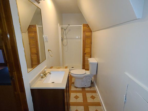 4th image of 7 Finnegan Ln #1