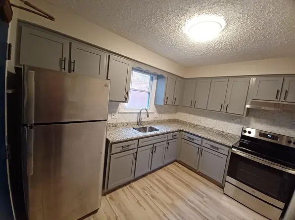 42 Briarwood Ln #61-B2, Branford, CT 06405