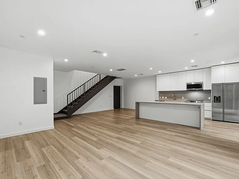 TALA Residences at 829 Larrabee Street — Photo 36