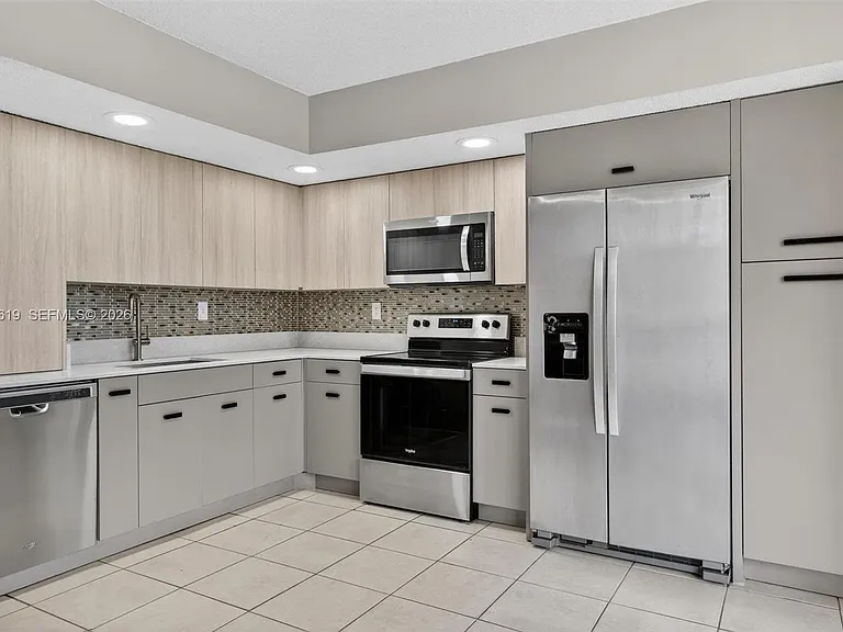 8065 SW 107th Ave #106 — Photo 7