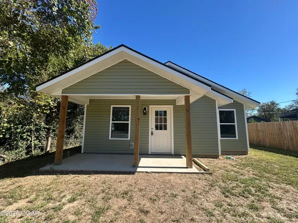 405 S Walnut St, Carterville, MO 64835