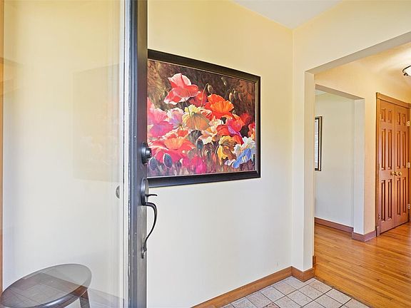 3rd image of 2425 Camelot Rd