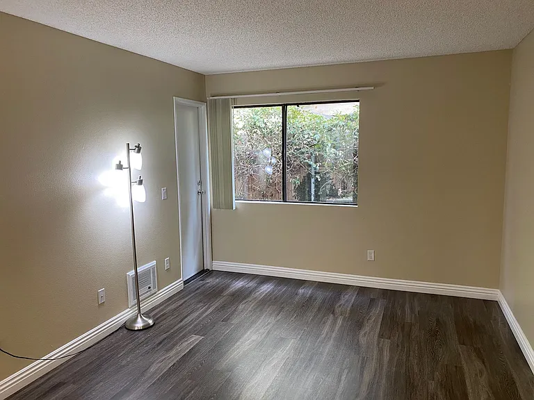 Hillcrest Palms Apartments — Photo 39