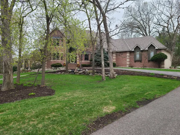 4888 Woodhurst Ln, Minnetonka, MN 55345