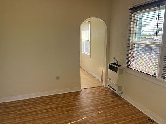 4th image of 3748 Villa Ter