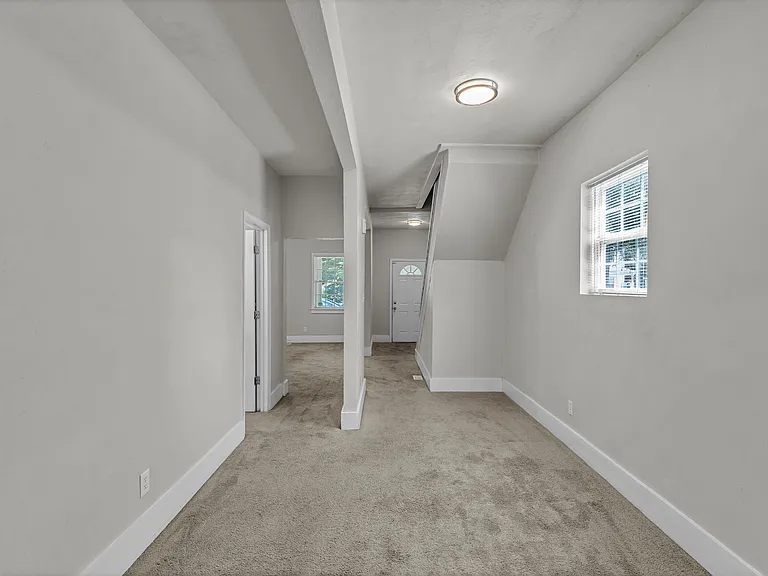1359 W 40th St — Photo 14