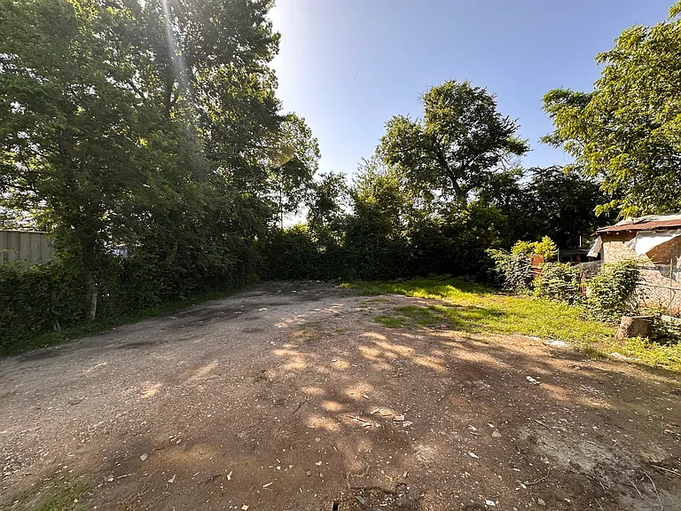 2438 Harding St — Photo 24
