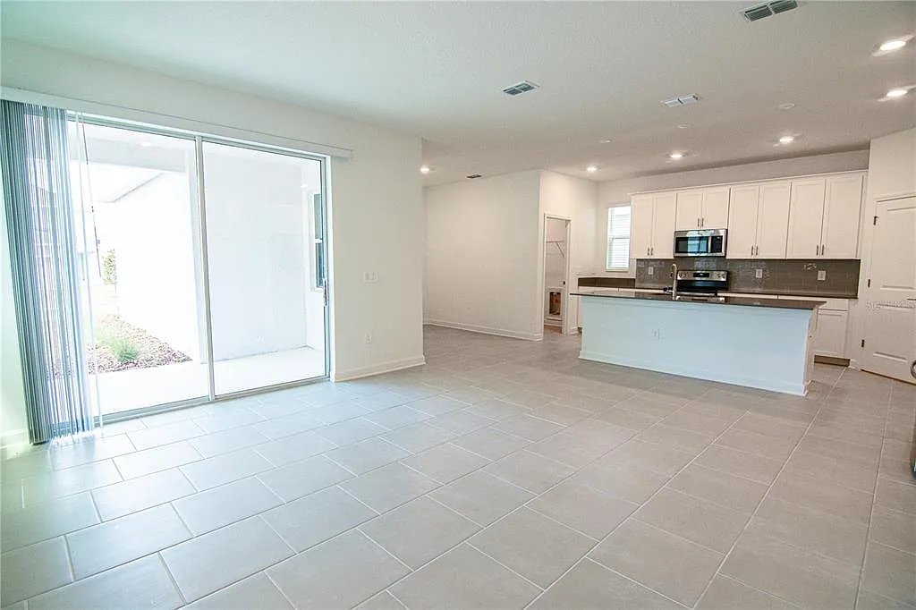 5 bed, 3.0 bath, 2654 sqft, $3,150 — Photo 4