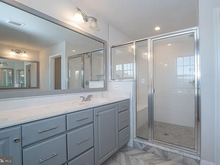 3701 Parris Blvd — Photo 44