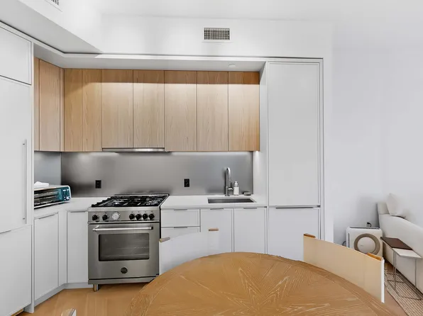 29-18 41st Avenue image 4 of 23