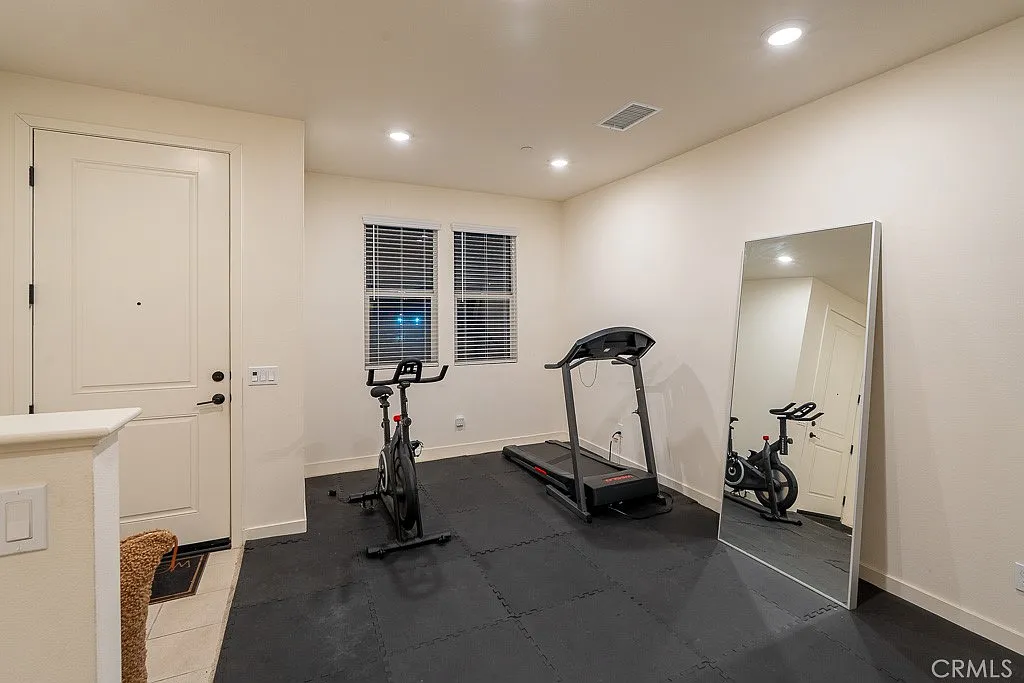 2 bed, 2.5 bath, 1780 sqft, $3,995 — Photo 4