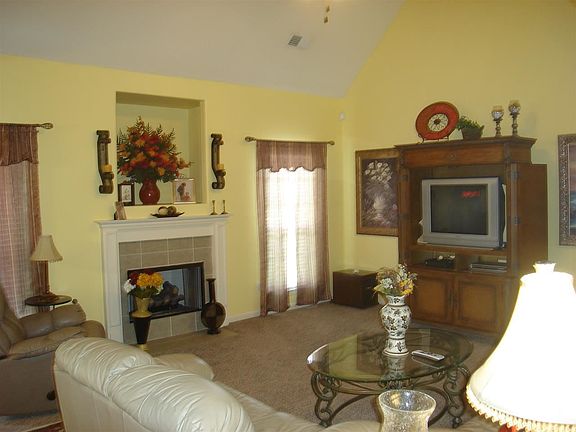 4th image of 20 Willow Crest Cv