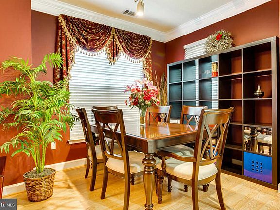 5th image of 501 Hungerford Dr APT 241