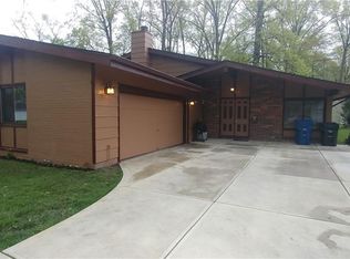9107 Pin Oak Dr, Olmsted Falls, OH 44138