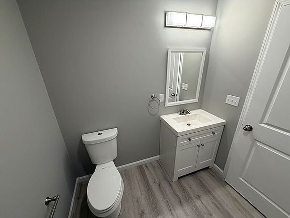4th image of 242 Eastern Ave