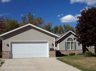 418 Willow Creek Dr, Owatonna, MN 55060