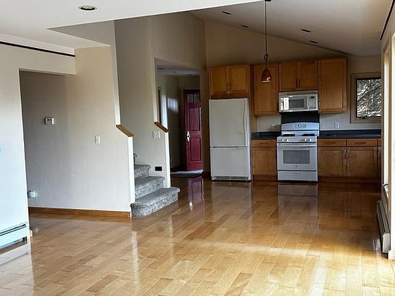 2nd image of 44850 Gordon Ln