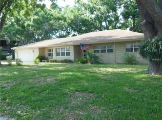 610 Royal Crest Dr, Brandon, FL 33511