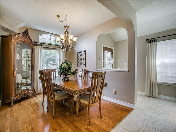 5th image of 6220 Hillcrest Dr