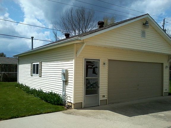 3rd image of 2252 Cornwall Dr