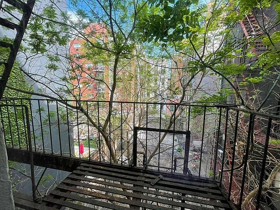 3rd image of 166 Suffolk St APT 2C